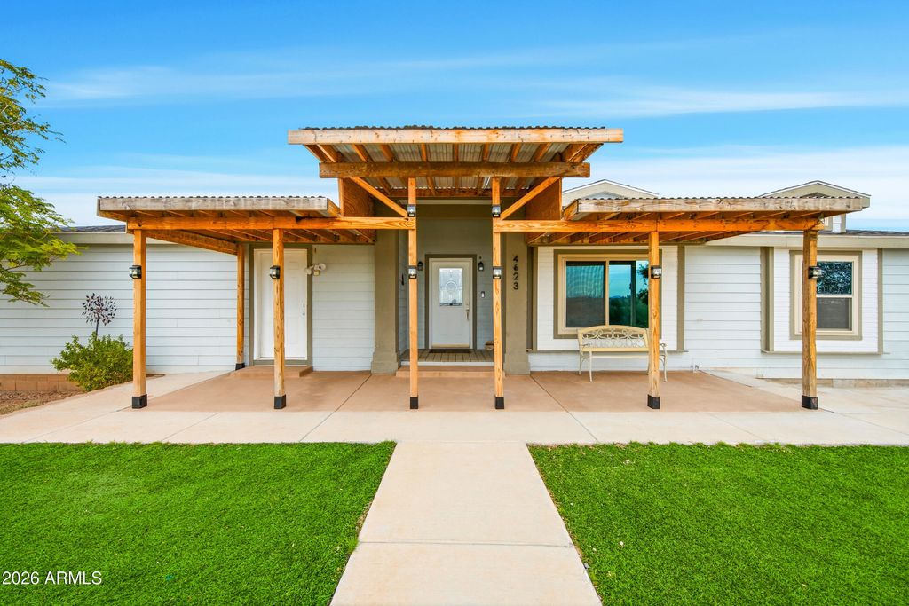 Image 2 of property listing at 4623 N 333RD Avenue, Tonopah, AZ 85354