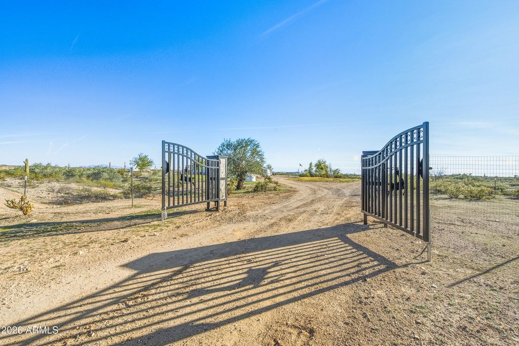 Image 6 of property listing at 4623 N 333RD Avenue, Tonopah, AZ 85354