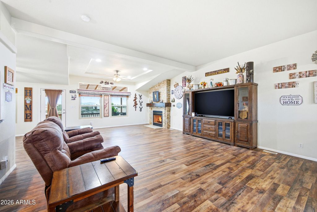 Image 7 of property listing at 4623 N 333RD Avenue, Tonopah, AZ 85354