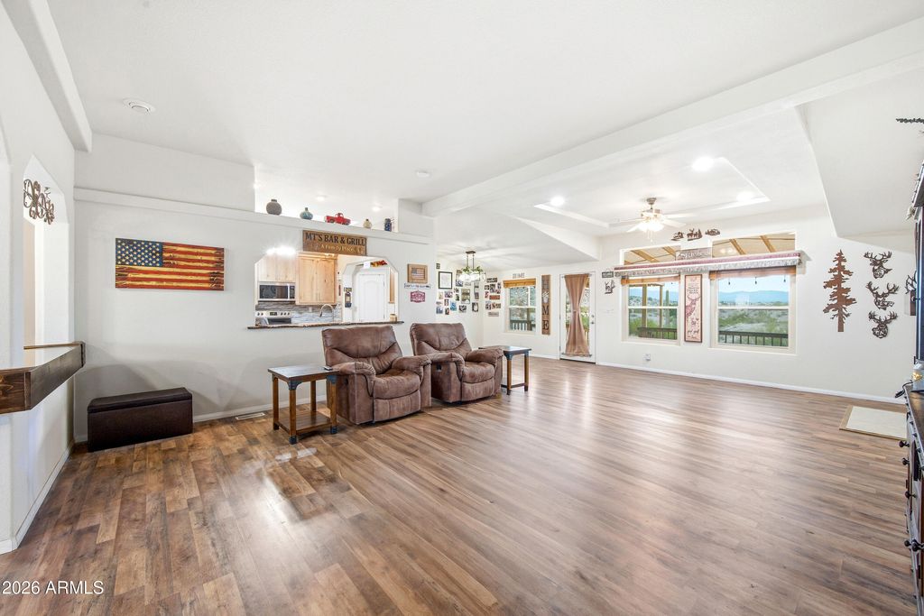 Image 8 of property listing at 4623 N 333RD Avenue, Tonopah, AZ 85354