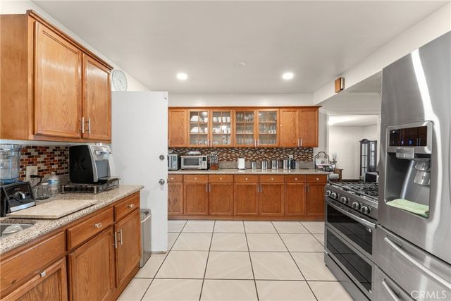 25479 Los Flores Drive, San Bernardino, CA 92404