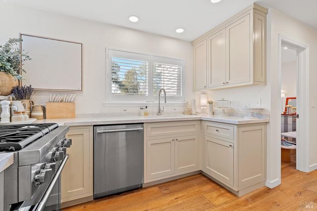 110 Viola Way, Angwin, CA 94508