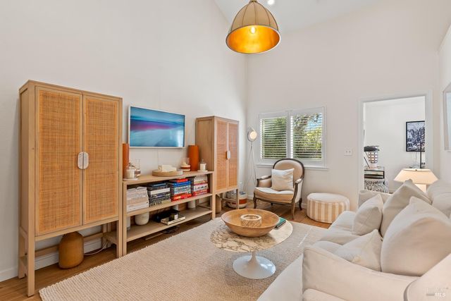 110 Viola Way, Angwin, CA 94508