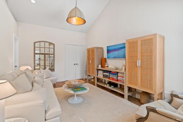 110 Viola Way, Angwin, CA 94508