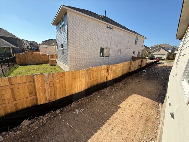 132 Knockout Rose DR, San Marcos, TX 78666