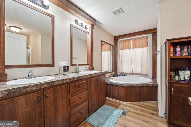 2496 Venture Drive, Gainesville, GA 30506