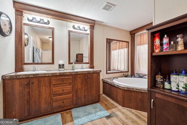 2496 Venture Drive, Gainesville, GA 30506