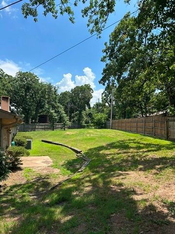 400 Woodlake Circle, Azle, TX 76020