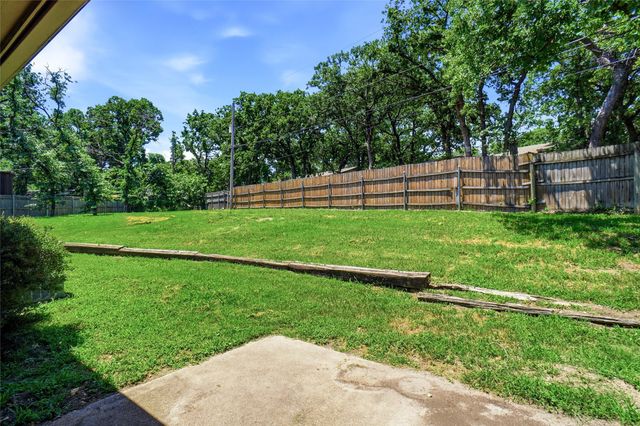 400 Woodlake Circle, Azle, TX 76020