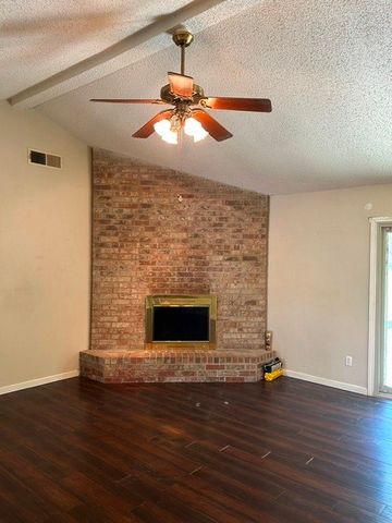 400 Woodlake Circle, Azle, TX 76020