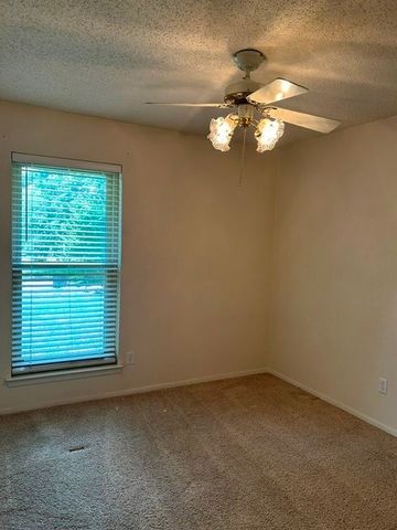 400 Woodlake Circle, Azle, TX 76020