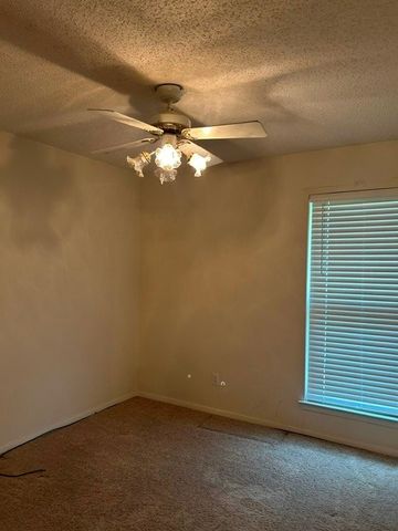 400 Woodlake Circle, Azle, TX 76020