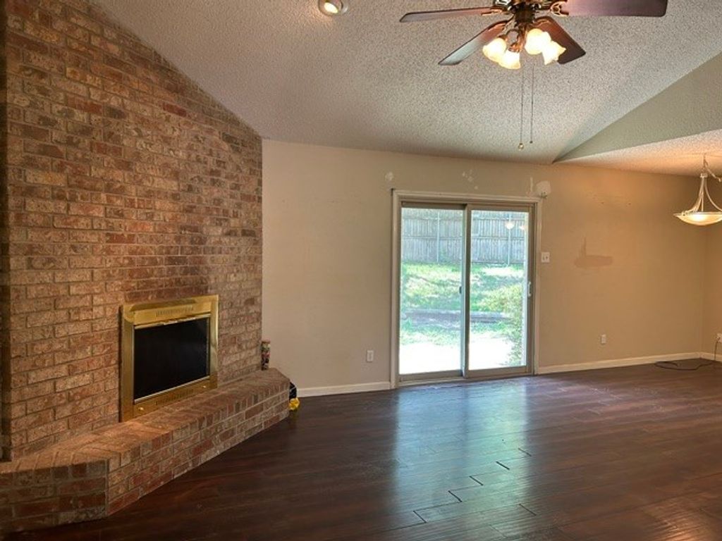 400 Woodlake Circle, Azle, TX 76020