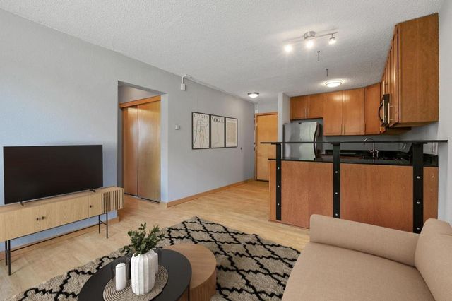 2530 1st Ave S 101, Minneapolis, MN 55404