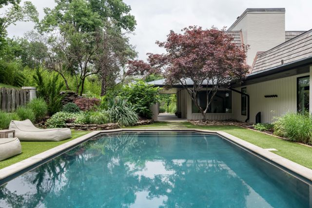 1147 Crater Hill Dr, Nashville, TN 37215