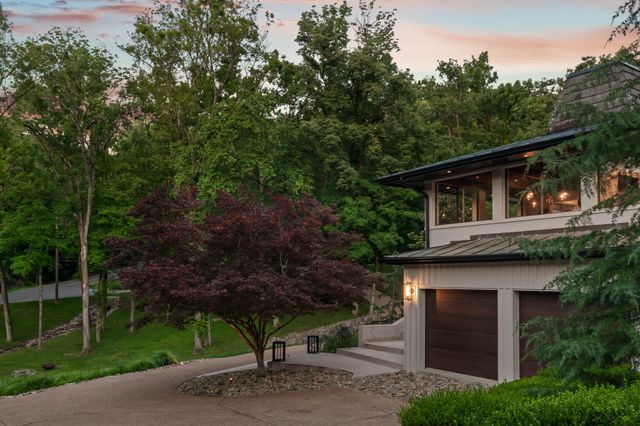 1147 Crater Hill Dr, Nashville, TN 37215