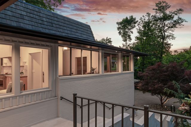 1147 Crater Hill Dr, Nashville, TN 37215