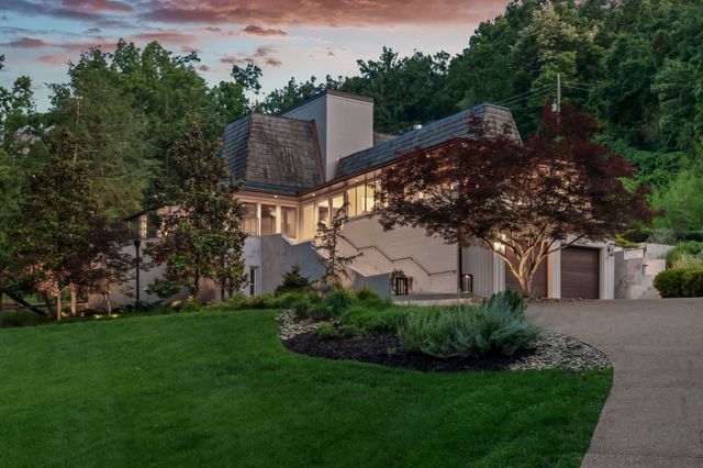 1147 Crater Hill Dr, Nashville, TN 37215