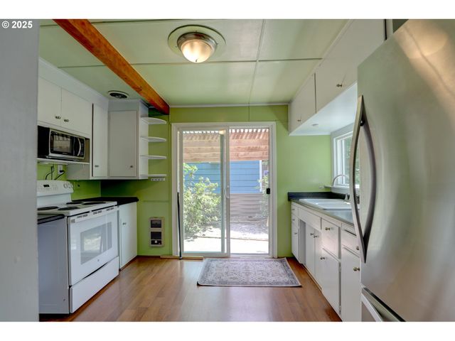 416 W 10TH St, The Dalles, OR 97058