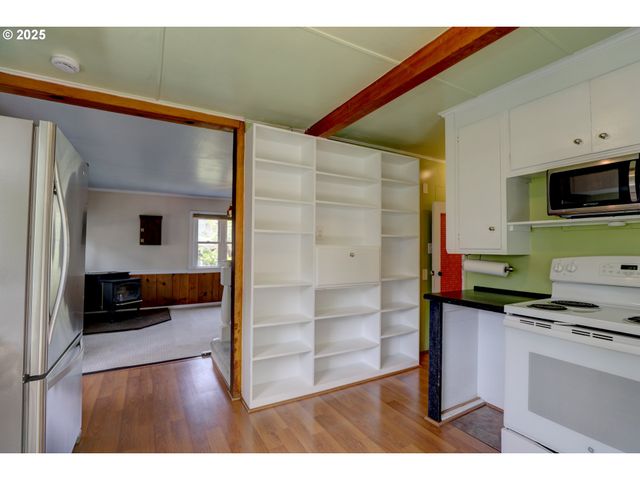 416 W 10TH St, The Dalles, OR 97058