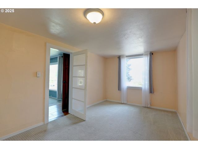 416 W 10TH St, The Dalles, OR 97058