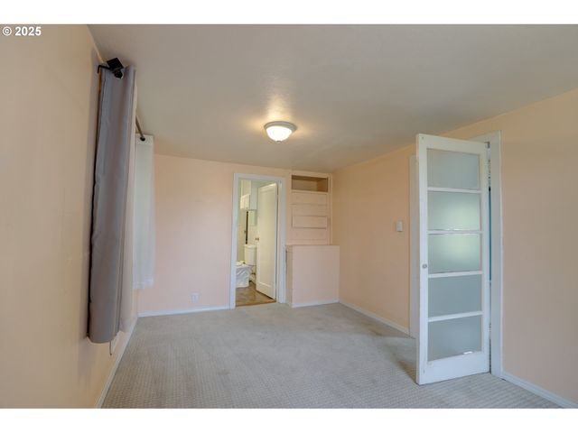 416 W 10TH St, The Dalles, OR 97058