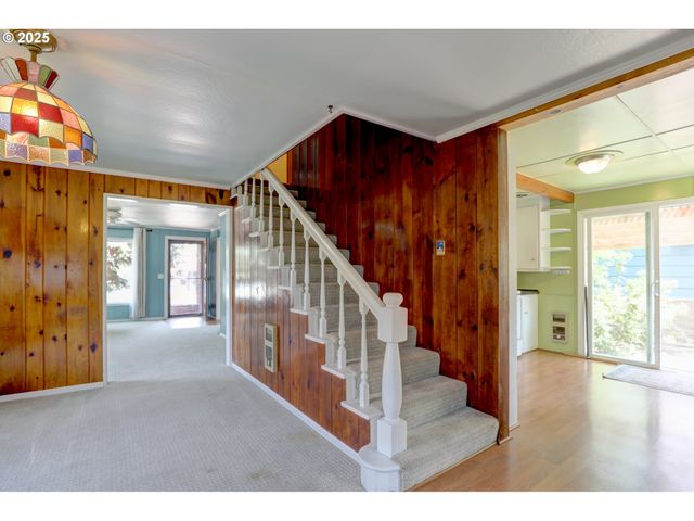 416 W 10TH St, The Dalles, OR 97058