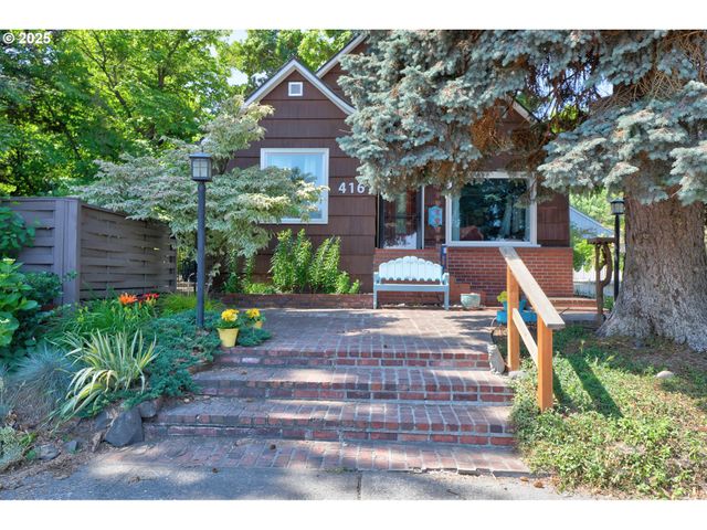 416 W 10TH St, The Dalles, OR 97058