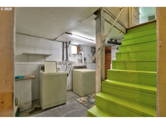 416 W 10TH St, The Dalles, OR 97058