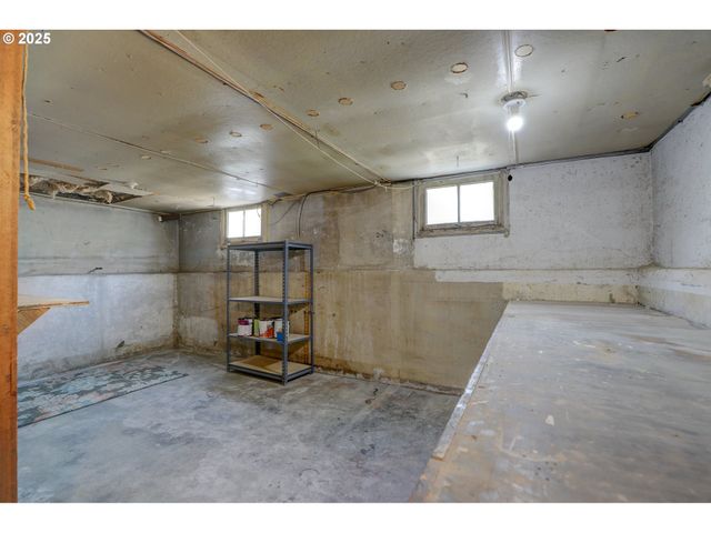 416 W 10TH St, The Dalles, OR 97058