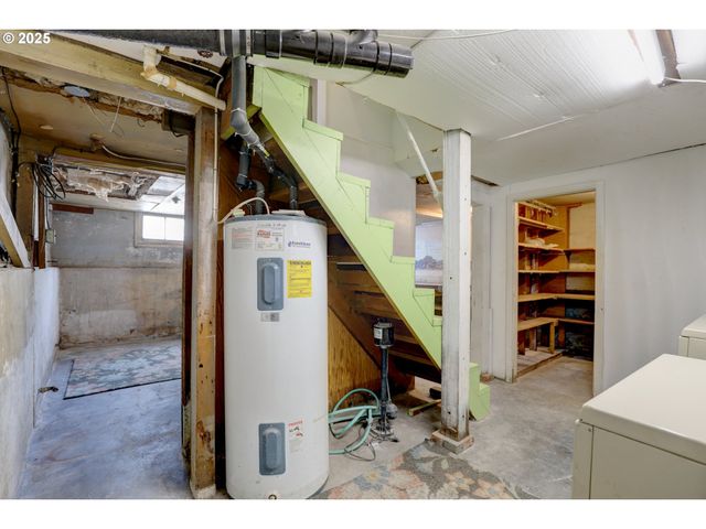 416 W 10TH St, The Dalles, OR 97058