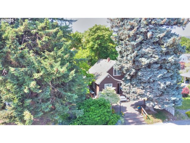 416 W 10TH St, The Dalles, OR 97058