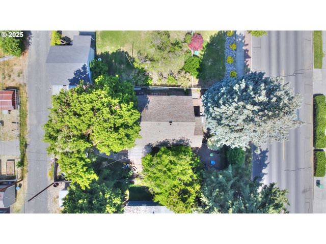 416 W 10TH St, The Dalles, OR 97058