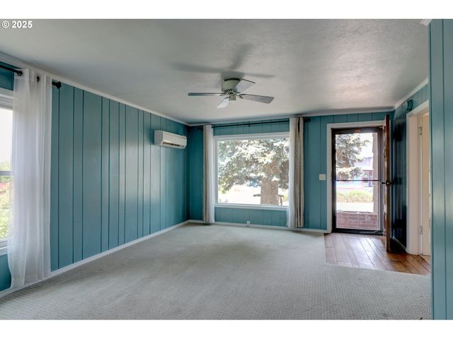 416 W 10TH St, The Dalles, OR 97058