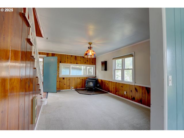 416 W 10TH St, The Dalles, OR 97058