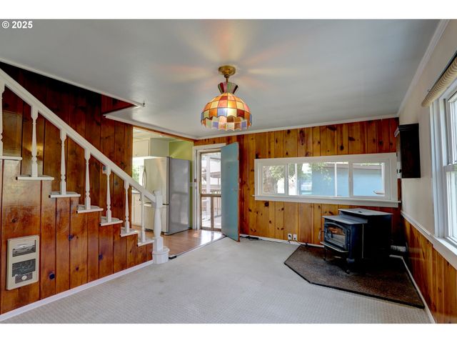 416 W 10TH St, The Dalles, OR 97058