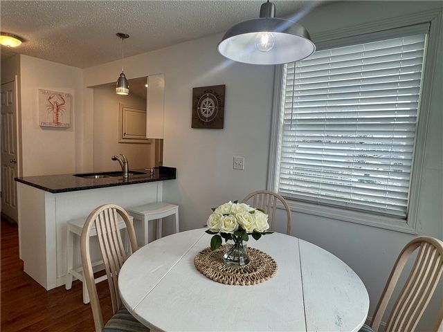 7 White Cap Road, Narragansett, RI 02882