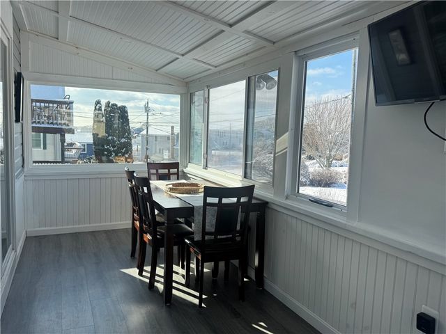 7 White Cap Road, Narragansett, RI 02882