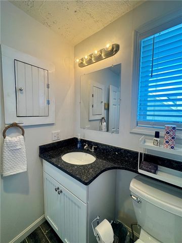 7 White Cap Road, Narragansett, RI 02882
