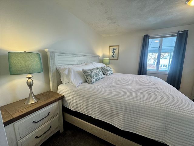 7 White Cap Road, Narragansett, RI 02882