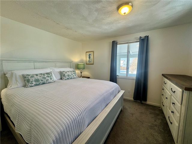 7 White Cap Road, Narragansett, RI 02882