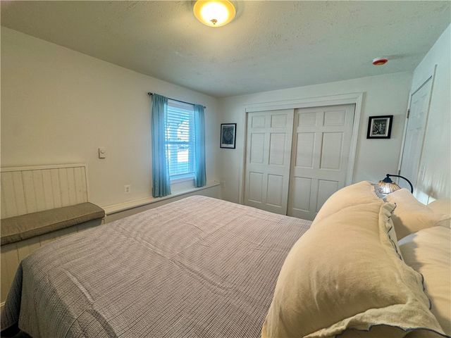 7 White Cap Road, Narragansett, RI 02882