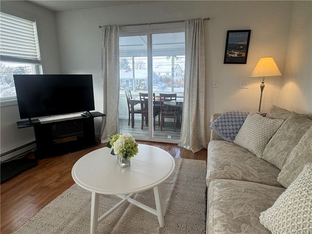 7 White Cap Road, Narragansett, RI 02882