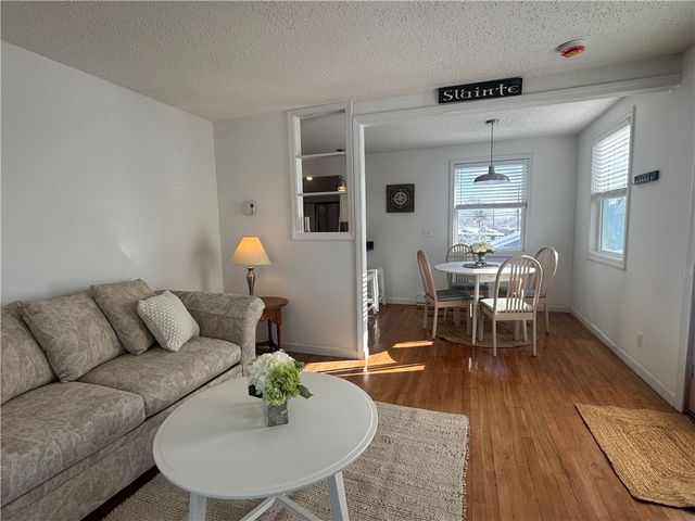 7 White Cap Road, Narragansett, RI 02882