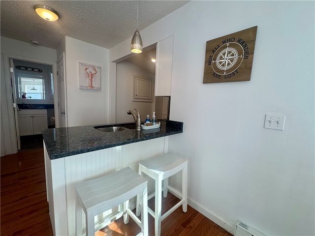 7 White Cap Road, Narragansett, RI 02882