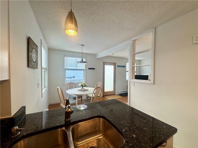 7 White Cap Road, Narragansett, RI 02882