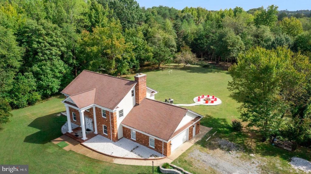 Image 1 of property listing at 19 TWIN SPRINGS DR, Fredericksburg, VA 22407