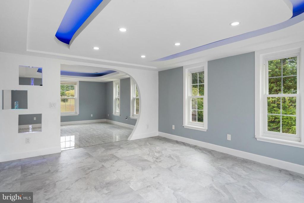 Image 13 of property listing at 19 TWIN SPRINGS DR, Fredericksburg, VA 22407