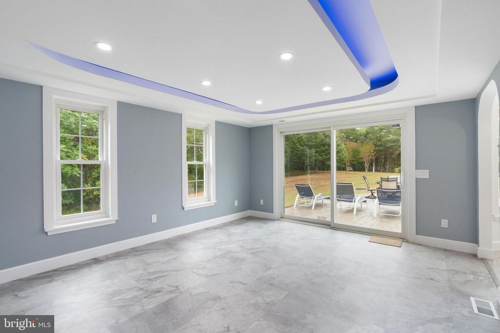 Image 14 of property listing at 19 TWIN SPRINGS DR, Fredericksburg, VA 22407