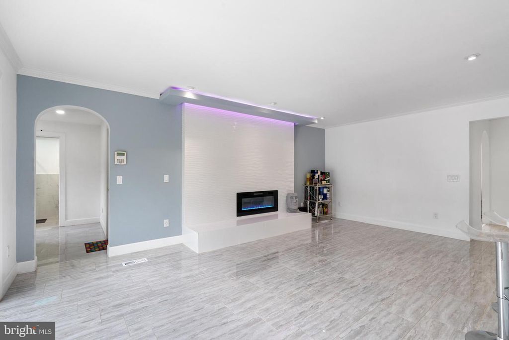 Image 24 of property listing at 19 TWIN SPRINGS DR, Fredericksburg, VA 22407